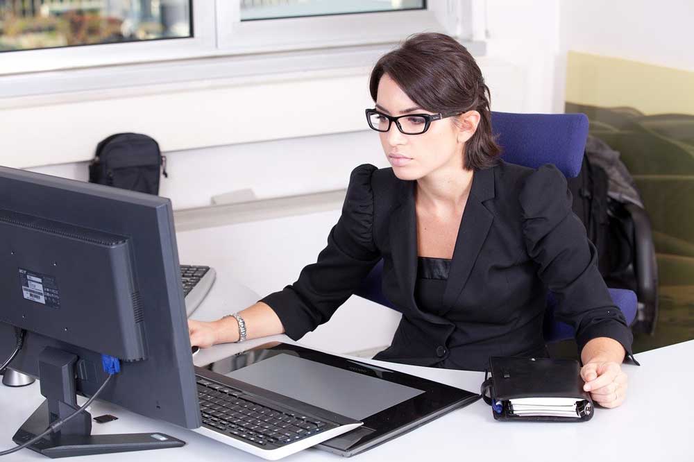 woman looking at a computer screen